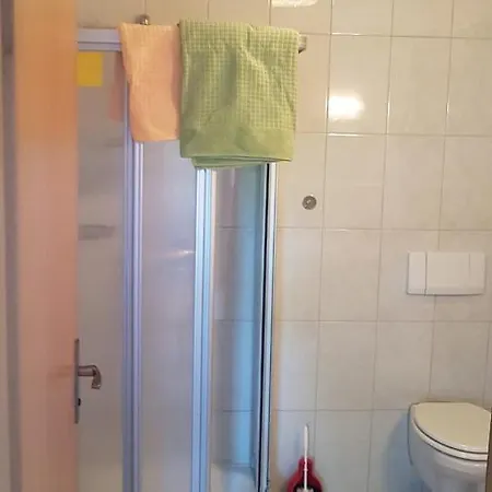 Гостевой дом Zur Krone Privat Uttenhofen